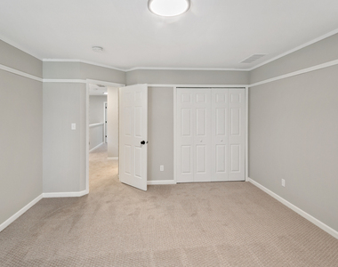 1320 E Arnold Street - Photo Thumbnail 10