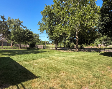 26w416 Macarthur Avenue - Photo Thumbnail 20