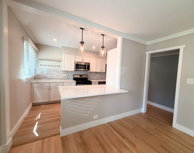 26w416 Macarthur Avenue - Photo Thumbnail 6