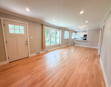 26w416 Macarthur Avenue - Photo Thumbnail 9