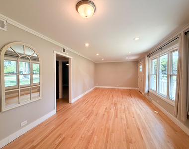 26w416 Macarthur Avenue - Photo Thumbnail 8