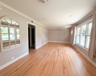 26w416 Macarthur Avenue - Photo Thumbnail 7