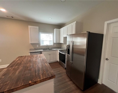 1027 Park Hill Drive - Photo Thumbnail 3