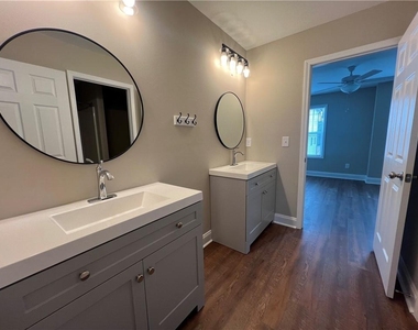 1027 Park Hill Drive - Photo Thumbnail 7
