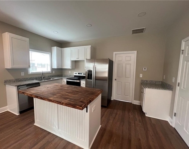 1027 Park Hill Drive - Photo Thumbnail 2