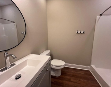 1027 Park Hill Drive - Photo Thumbnail 5