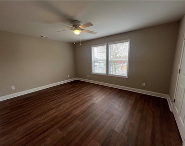 1027 Park Hill Drive - Photo Thumbnail 6