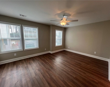 1027 Park Hill Drive - Photo Thumbnail 9