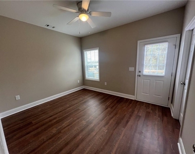 1027 Park Hill Drive - Photo Thumbnail 4