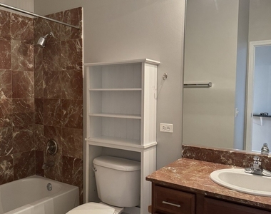 647 N Green Street - Photo Thumbnail 4