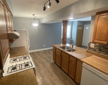 1202 Spur Court - Photo Thumbnail 5