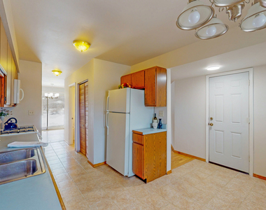 468 Minnesota Circle - Photo Thumbnail 15
