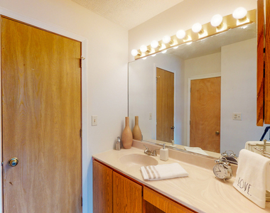 468 Minnesota Circle - Photo Thumbnail 22
