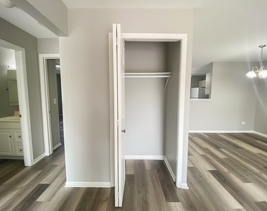 182 S Waters Edge Drive - Photo Thumbnail 3