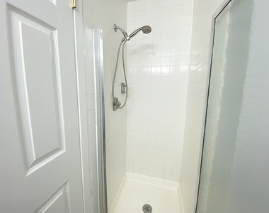 182 S Waters Edge Drive - Photo Thumbnail 13
