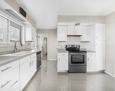 283 S Fair Avenue - Photo Thumbnail 8