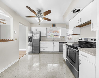 283 S Fair Avenue - Photo Thumbnail 7