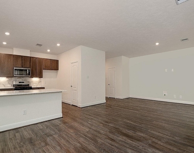 27646 Mesabe Drive - Photo Thumbnail 5