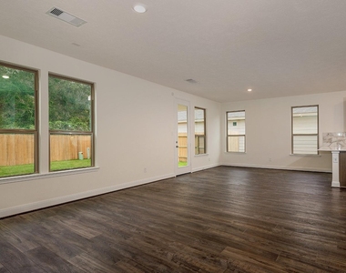 27646 Mesabe Drive - Photo Thumbnail 6