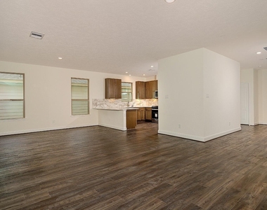 27646 Mesabe Drive - Photo Thumbnail 7