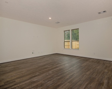 27646 Mesabe Drive - Photo Thumbnail 4