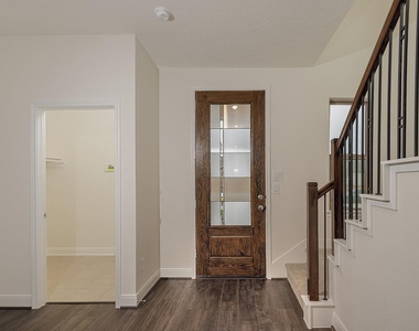 27646 Mesabe Drive - Photo Thumbnail 2