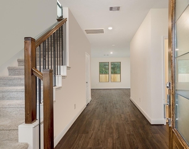 27646 Mesabe Drive - Photo Thumbnail 3