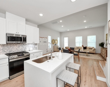 1043 Glen Avenue - Photo Thumbnail 7