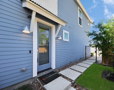 1043 Glen Avenue - Photo Thumbnail 3