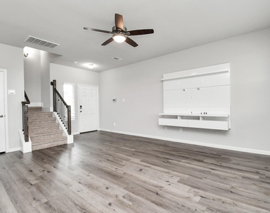 3206 Alberelli Drive - Photo Thumbnail 5