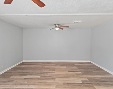 5427 Willow Glen Drive - Photo Thumbnail 2
