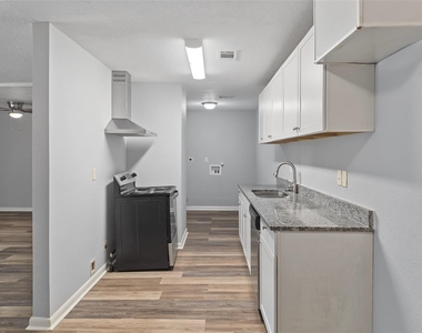 5427 Willow Glen Drive - Photo Thumbnail 6