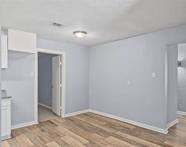 5427 Willow Glen Drive - Photo Thumbnail 4