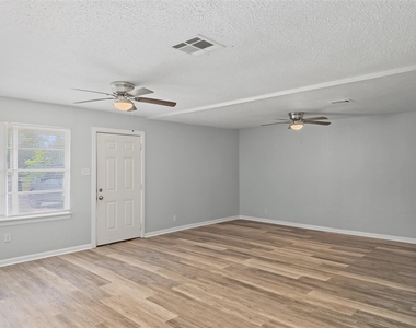 5427 Willow Glen Drive - Photo Thumbnail 9