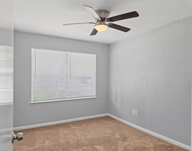 5427 Willow Glen Drive - Photo Thumbnail 16