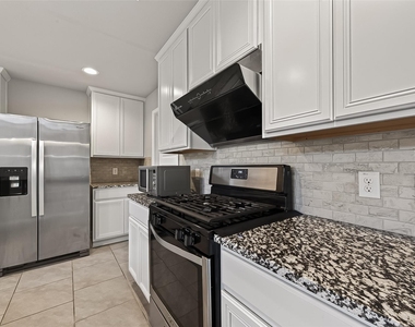 9227 Downing Street - Photo Thumbnail 14