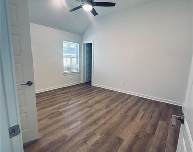 734 Falling Cave Drive - Photo Thumbnail 15