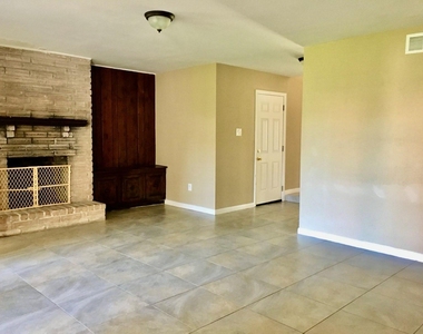 7410 Frostview Lane - Photo Thumbnail 2