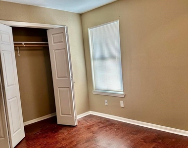 7410 Frostview Lane - Photo Thumbnail 11