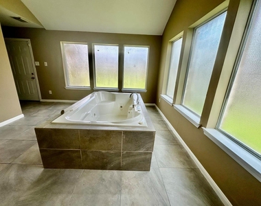 7410 Frostview Lane - Photo Thumbnail 3