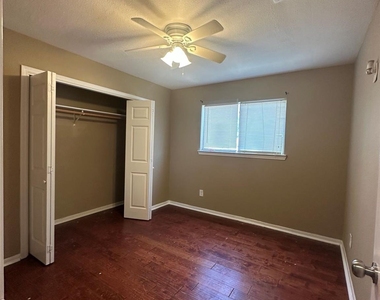7410 Frostview Lane - Photo Thumbnail 14
