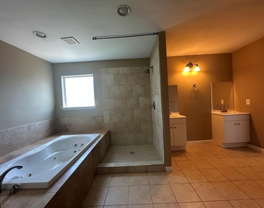 7410 Frostview Lane - Photo Thumbnail 16