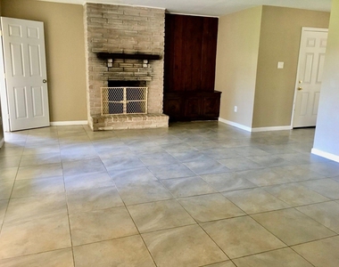 7410 Frostview Lane - Photo Thumbnail 8