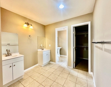 7410 Frostview Lane - Photo Thumbnail 6