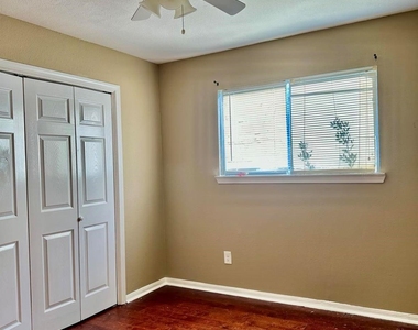 7410 Frostview Lane - Photo Thumbnail 12
