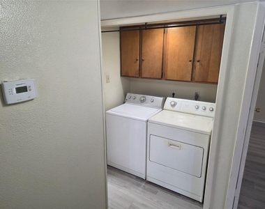 3025 Walnut Bend Lane - Photo Thumbnail 18