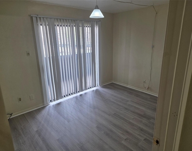 3025 Walnut Bend Lane - Photo Thumbnail 28