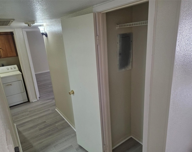 3025 Walnut Bend Lane - Photo Thumbnail 17