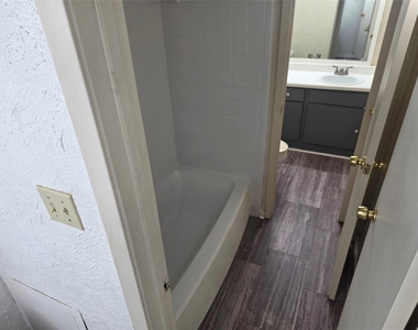 3025 Walnut Bend Lane - Photo Thumbnail 23