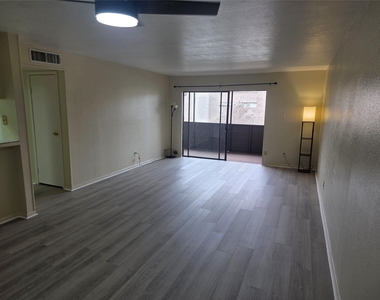 3025 Walnut Bend Lane - Photo Thumbnail 7